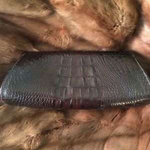 VINTAGE FAUX ALLIGATOR EMBOSSED CLUTCH